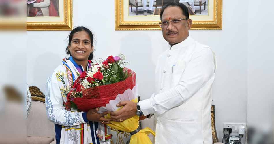 रायपुर : राष्ट्रमंडल खेलों की रजत पदक विजेता ज्ञानेश्वरी यादव का मुख्यमंत्री निवास में भव्य स्वागत